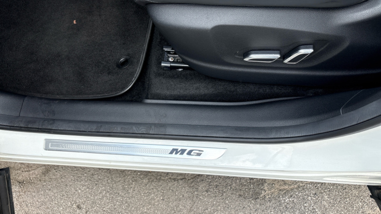 MG HS 1.5 T-GDI Trophy 5dr Petrol Hatchback